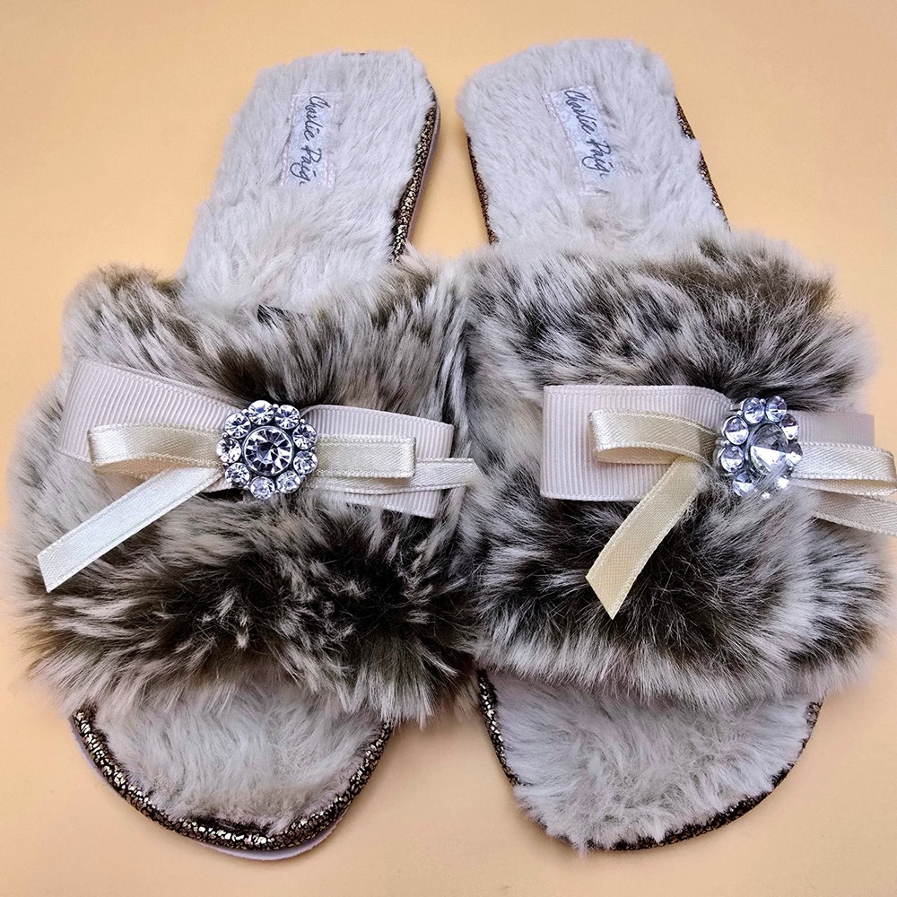Charlie Paige Faux Fur Slide Slippers Grey Tan Bow Rhinestone Metallic Trim S/P